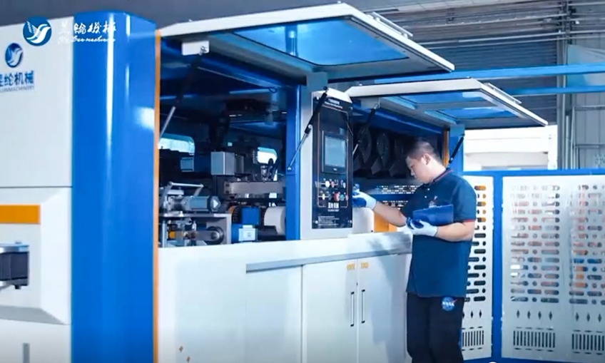 Técnicos que trabajan en la innovación de la alinabril de primavera